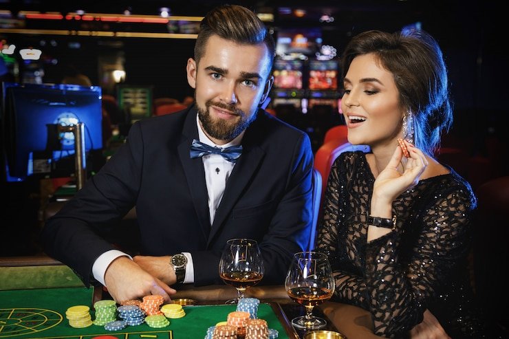 sdy prize Android App live-dealer table interface showing roulette wheel and live chat
